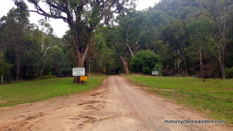 Start of Wee Jasper Road