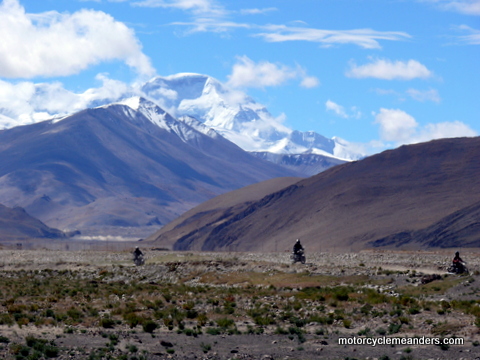 Riding across the Tibet Plateau
