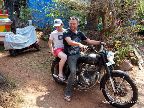 Oskar with Zander on Zanders bike